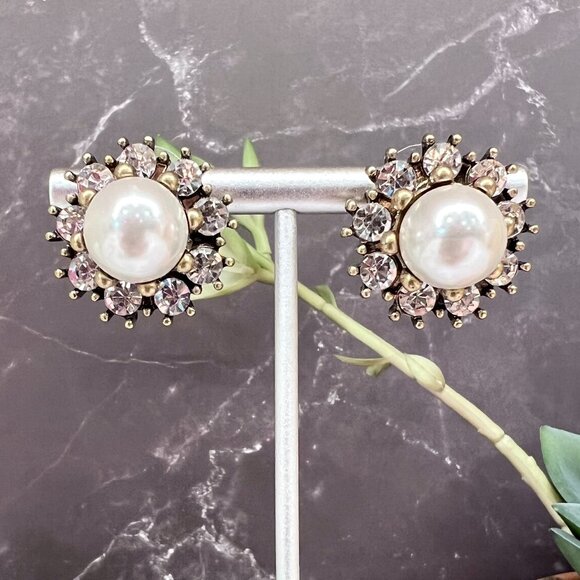 "Shawnda" NEW Pearl Gold Halo Glam Stud Statement Bridal Fashion Earrings - Picture 1 of 3